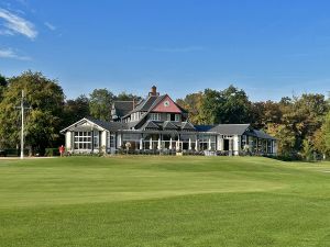 Chantilly (Vineuil) Clubhouse